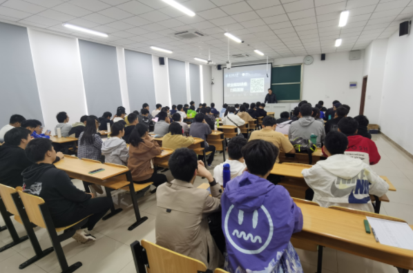 万象城AWC(中国)科技集团在南京理工大学网络空间安全学院举办职业生涯规划讲座