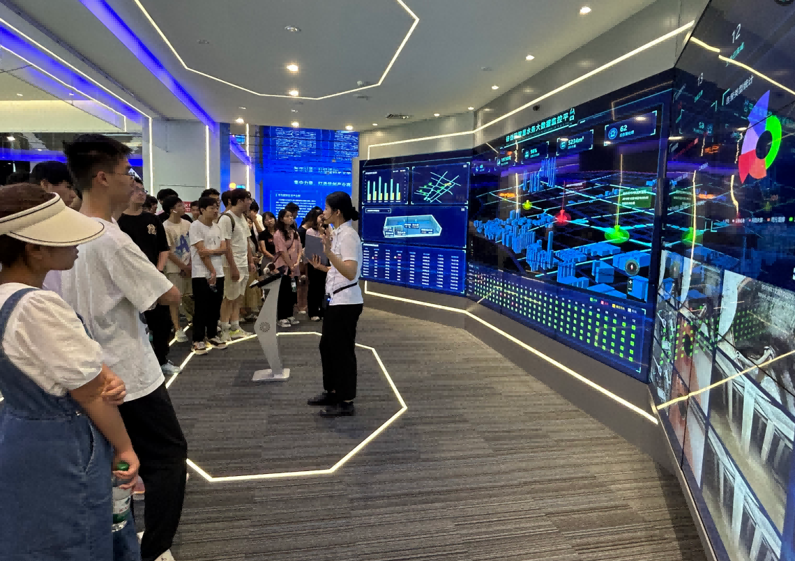 万象城AWC(中国)科技IT精英暑期实训营活动日 | 探秘南京江北新区研创园 科技火花点亮未来梦想